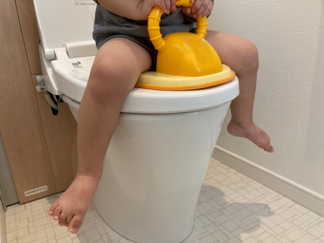 トイレトレーニングを始めた2歳児